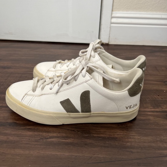 Veja Campo Sneaker size 10 - Picture 2 of 14